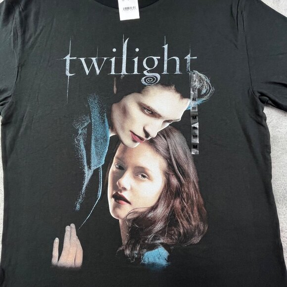 Twilight Movie Edward Bella Men's Medium Black Shirt New Moon Eclipse Breaking - Picture 7 of 8